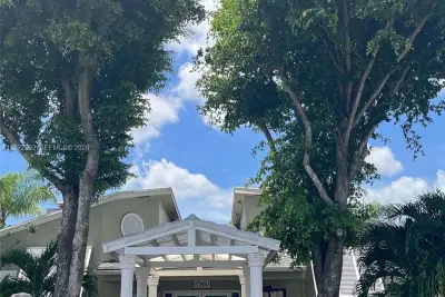 17515 NW 67th Ct #E-22, Hialeah: photo 1 of 11