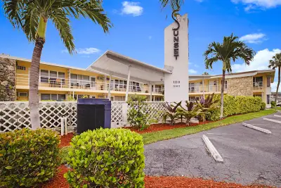 1110 N Riverside Dr #12B, Pompano Beach: photo 1 of 16