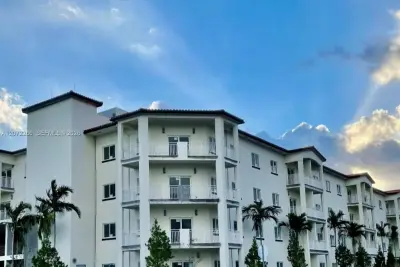 10950 NW 82nd St #318, Doral: photo 1 of 7