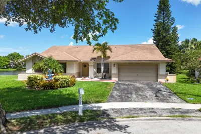 2661 Forest Dr, Miramar: photo 1 of 36
