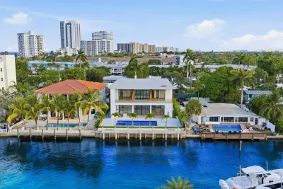2 Sunset Ln, Lauderdale-by-the-Sea: photo 1 of 77