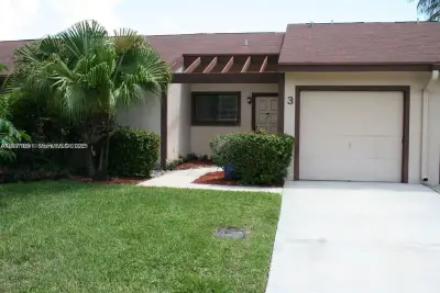3 Finsbury Ln, Boynton Beach: photo 1 of 20