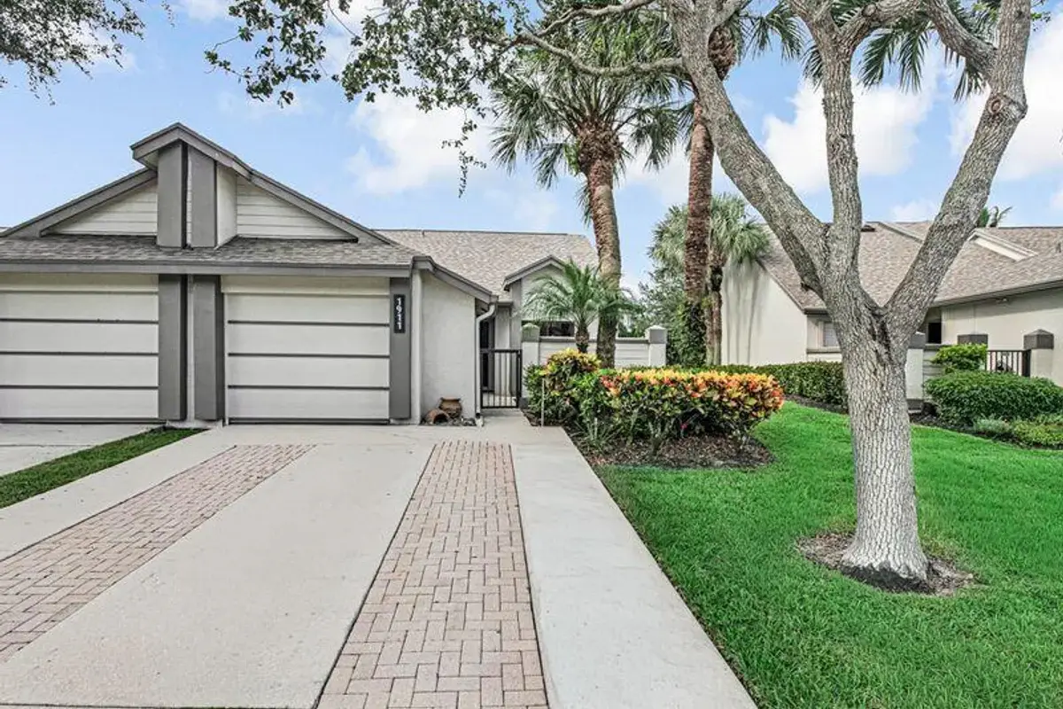 1911 Landings Blvd, West Palm Beach: photo 1 of 30