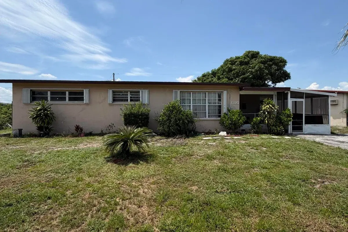 1310 11th St, West Palm Beach: photo 1 of 11