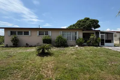 1310 11th St, West Palm Beach: photo 1 of 11