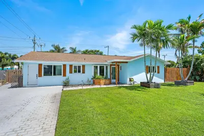 1 Windsor Rd W, Jupiter: photo 1 of 31