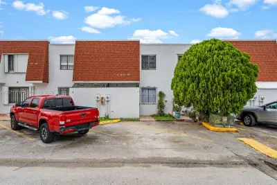 319 NW 109th Ave #3B, Miami: photo 1 of 26