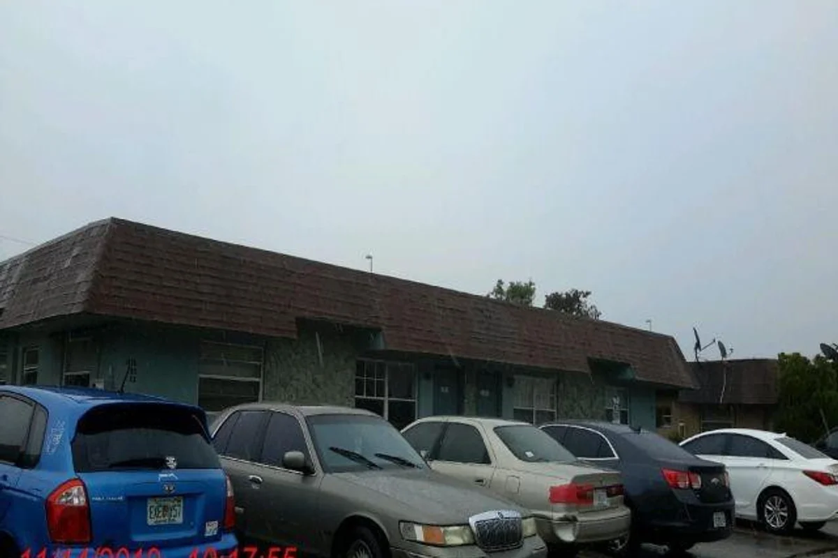 1872 NW 52nd Ave, Lauderhill: photo 1 of 1