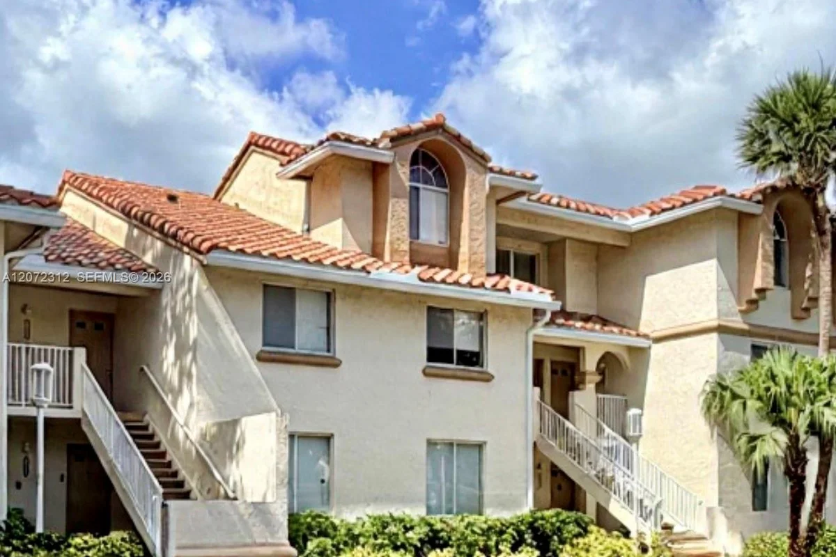 Condo in West Palm Beach: photo 1 of 54