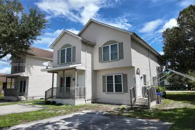 1600 SW 44th Ave, Fort Lauderdale: photo 1 of 20