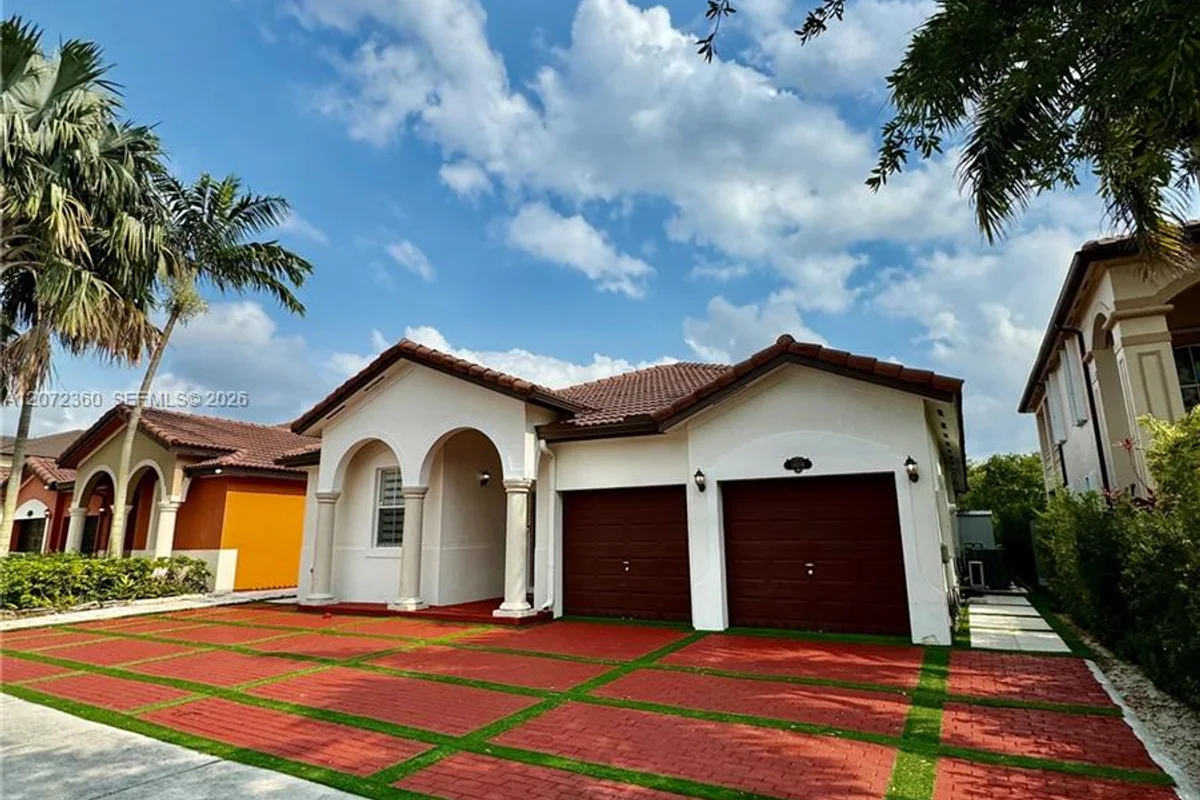 14974 SW 18th Ter, Miami: photo 1 of 18