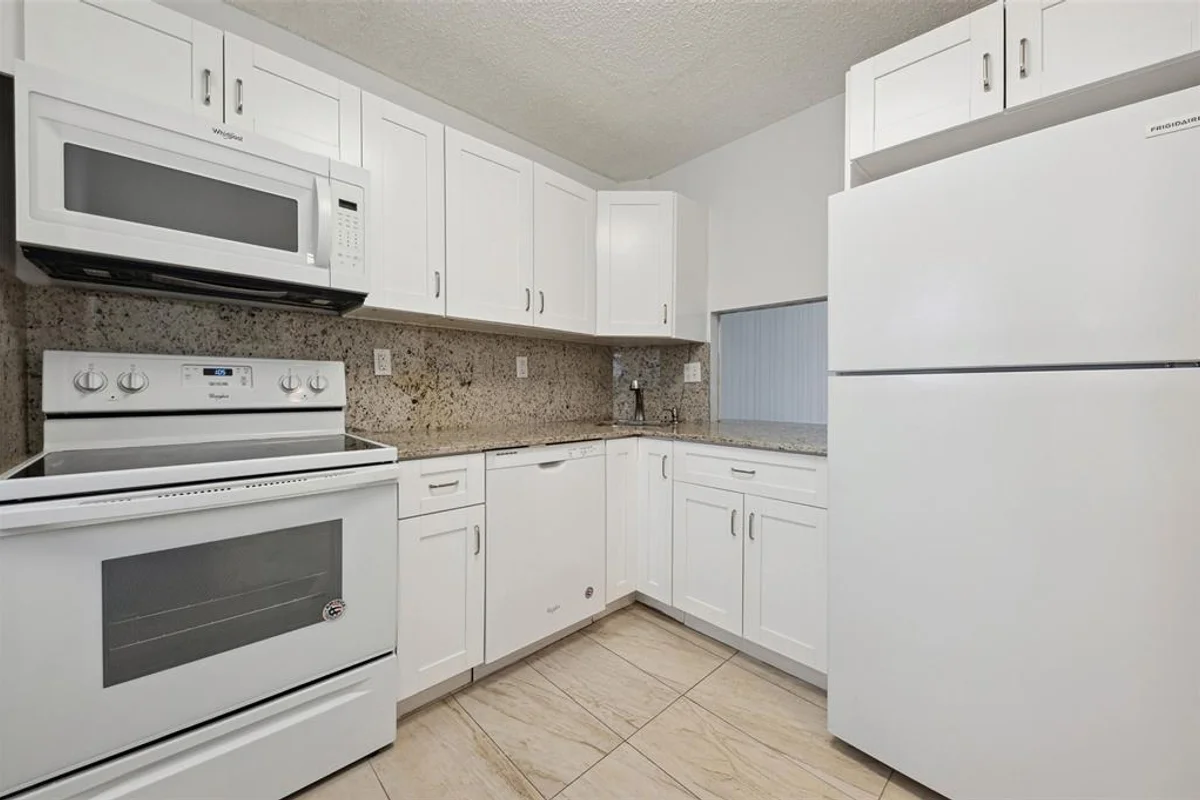 4501 NE 21st #109, Fort Lauderdale: photo 1 of 10