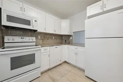 4501 NE 21st #109, Fort Lauderdale: photo 1 of 10