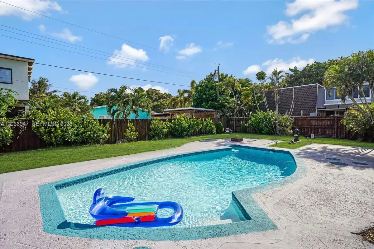 912 NE 9th Ct, Pompano Beach: photo 1 of 43