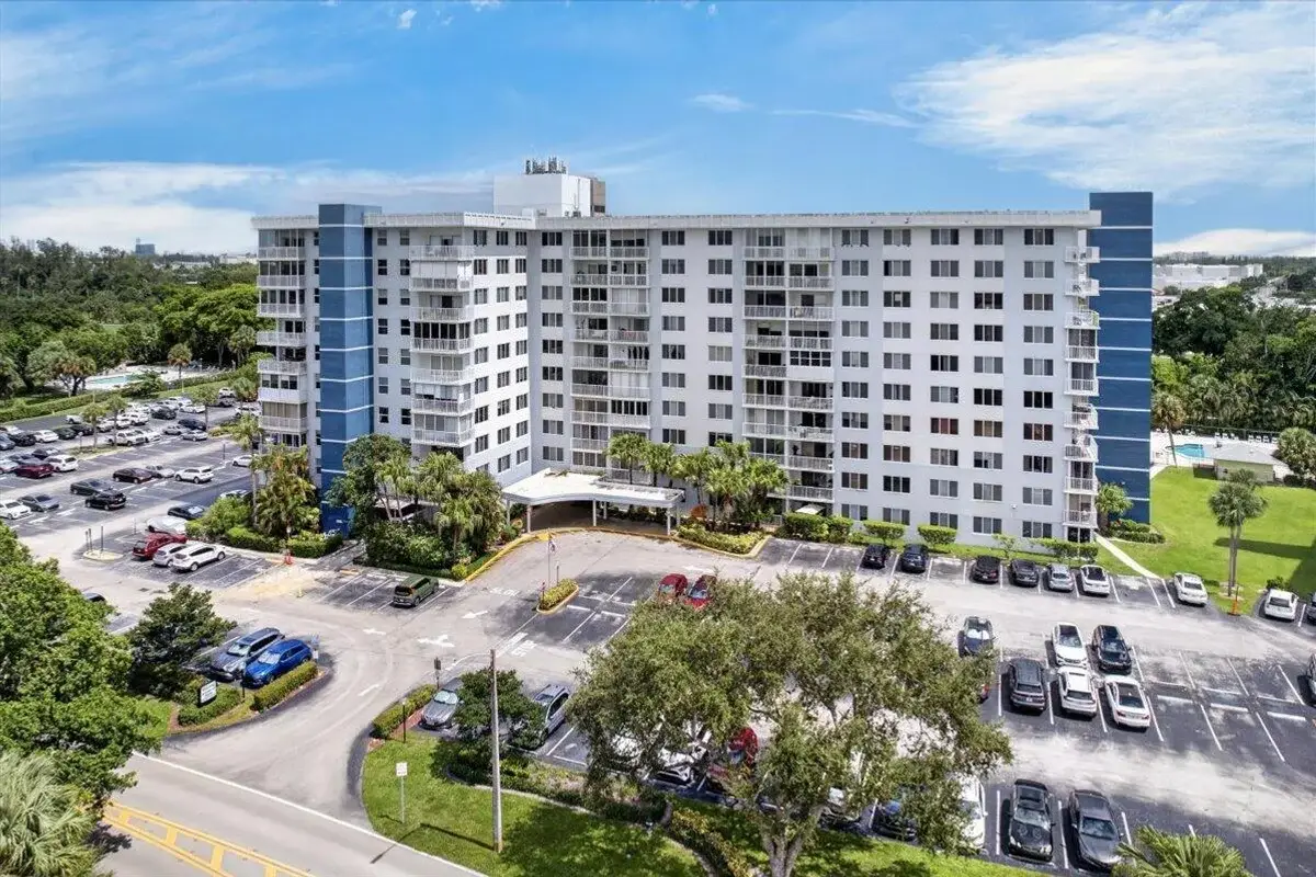 4200 Hillcrest Dr #217, Hollywood: photo 1 of 36
