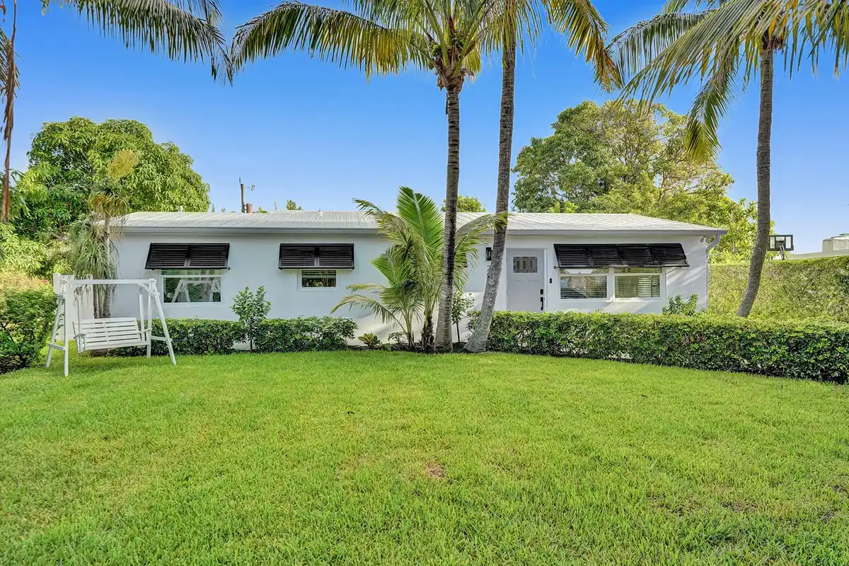251 NE 17th St, Delray Beach: photo 1 of 21