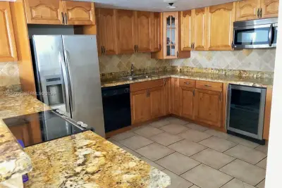 13499 Biscayne Blvd #506, North Miami: photo 1 of 11