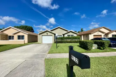 9132 Pine Springs Dr, Boca Raton: photo 1 of 17