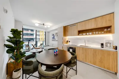 11 NE 6th St #2804, Miami: photo 1 of 12