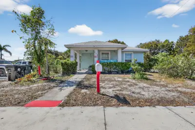 231 N H St, Lake Worth: photo 1 of 35
