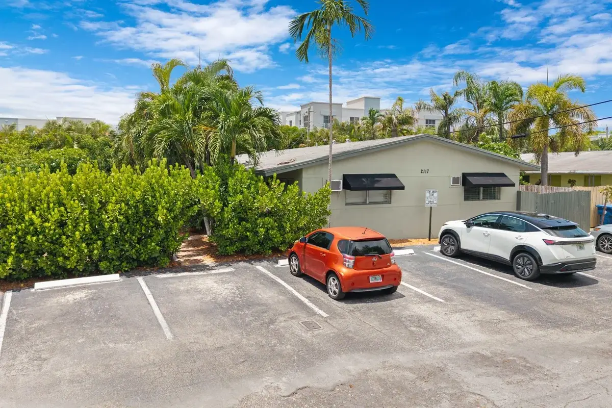 2117 NE 14th Ave #1-4, Wilton Manors: photo 1 of 22