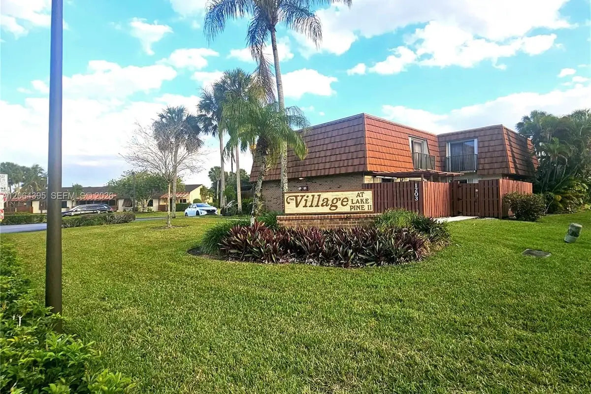 1201 SW 120th Way, Davie: photo 1 of 39