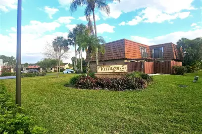 1201 SW 120th Way, Davie: photo 1 of 39