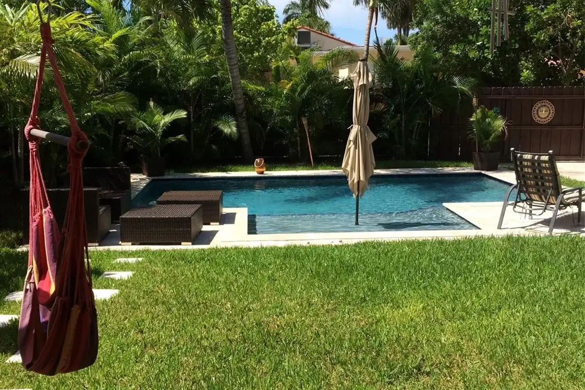 1126 Lincoln St, Hollywood: photo 1 of 29