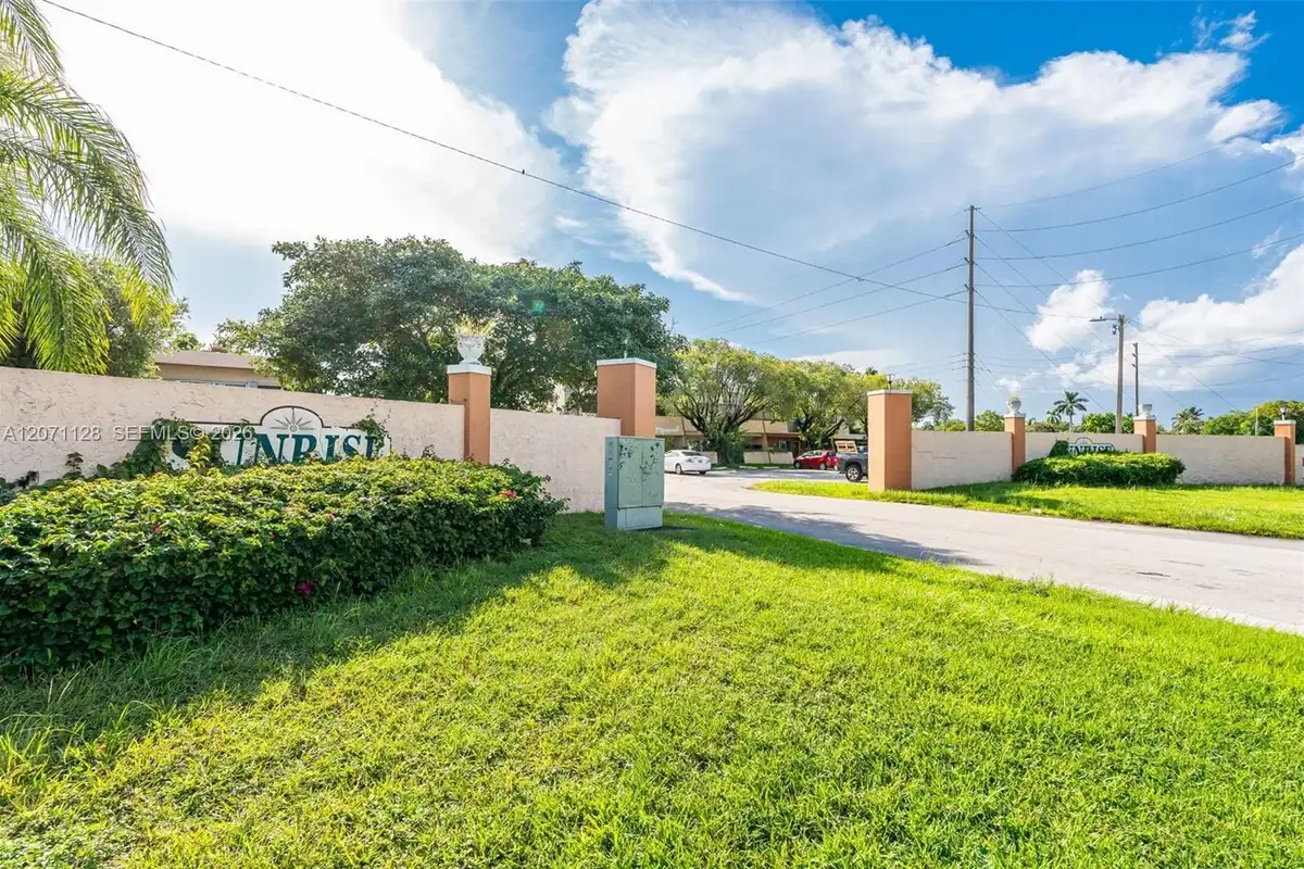 400 NE 18th Ave #208, Homestead: photo 1 of 25