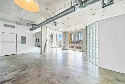 444 NE 30th St #702, Miami: photo 1 of 19