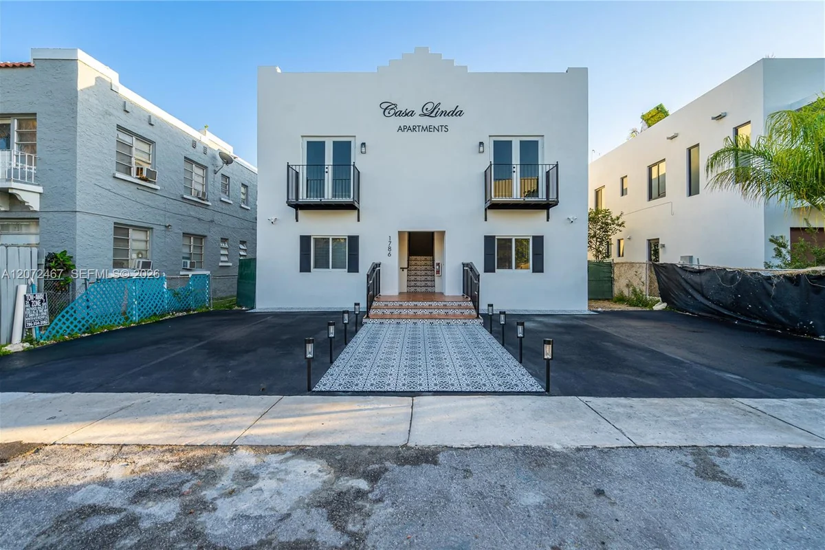 1786 SW 9th St #1, Miami: photo 1 of 20