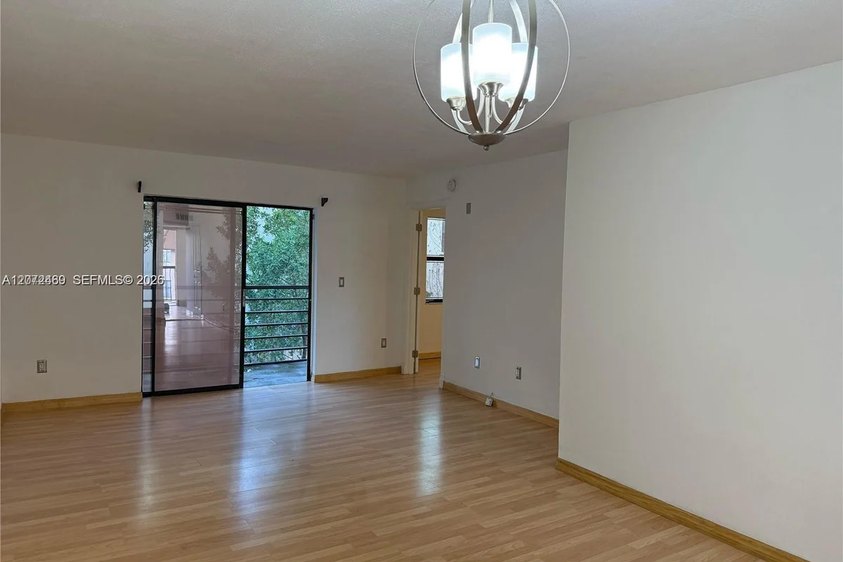 20800 NE 8th Ct #206-17, Miami: photo 1 of 15