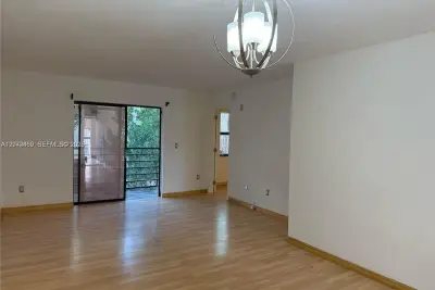 20800 NE 8th Ct #206-17, Miami: photo 1 of 15