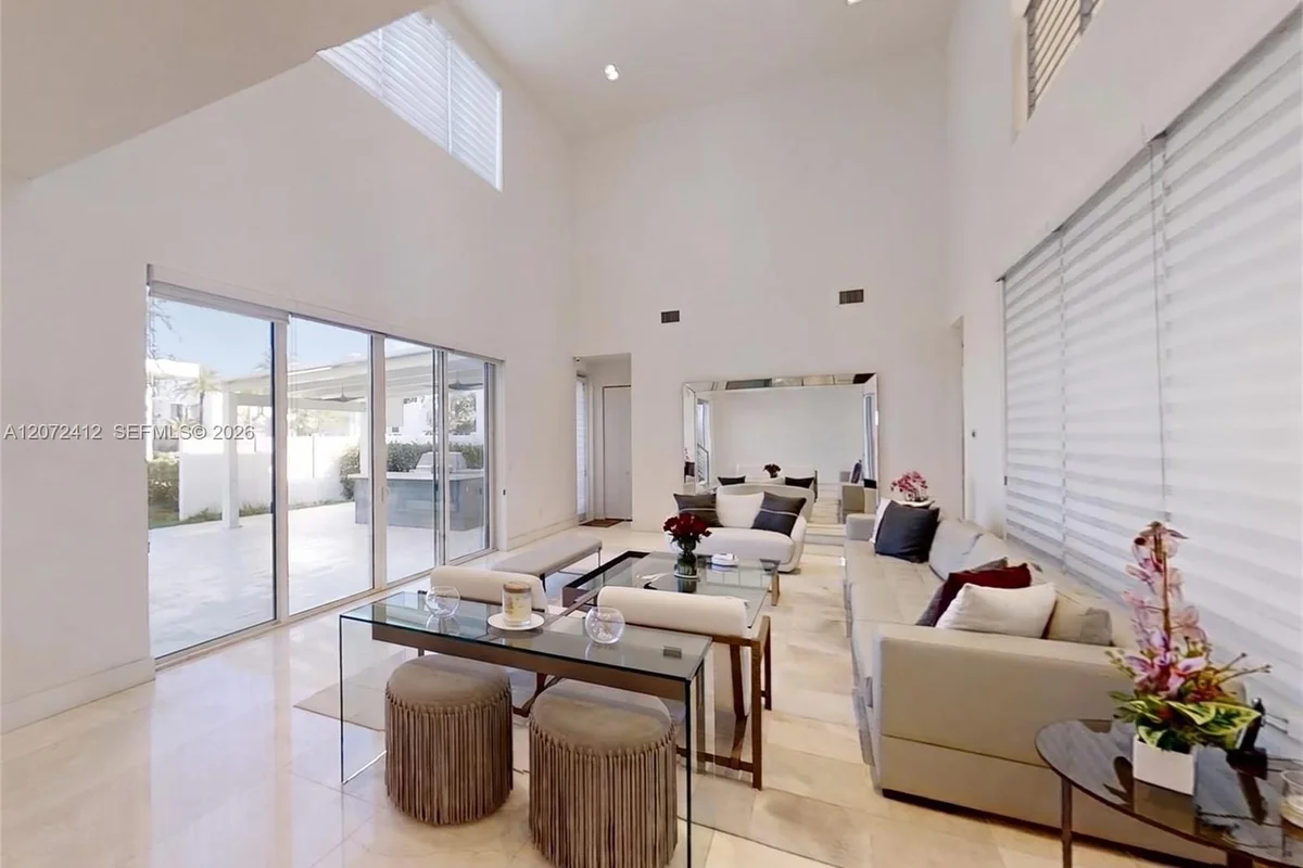 10229 NW 74th Ter, Doral: photo 1 of 7
