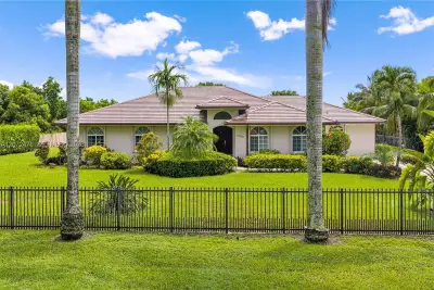 15720 SW 252nd St, Homestead: photo 1 of 52