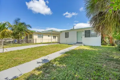 1208 W 32nd St, Riviera Beach: photo 1 of 17