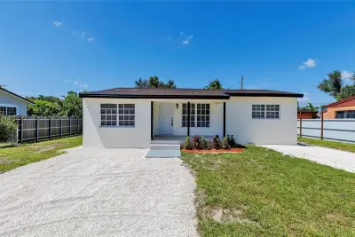 1325 NW 113th Ter, Miami: photo 1 of 27