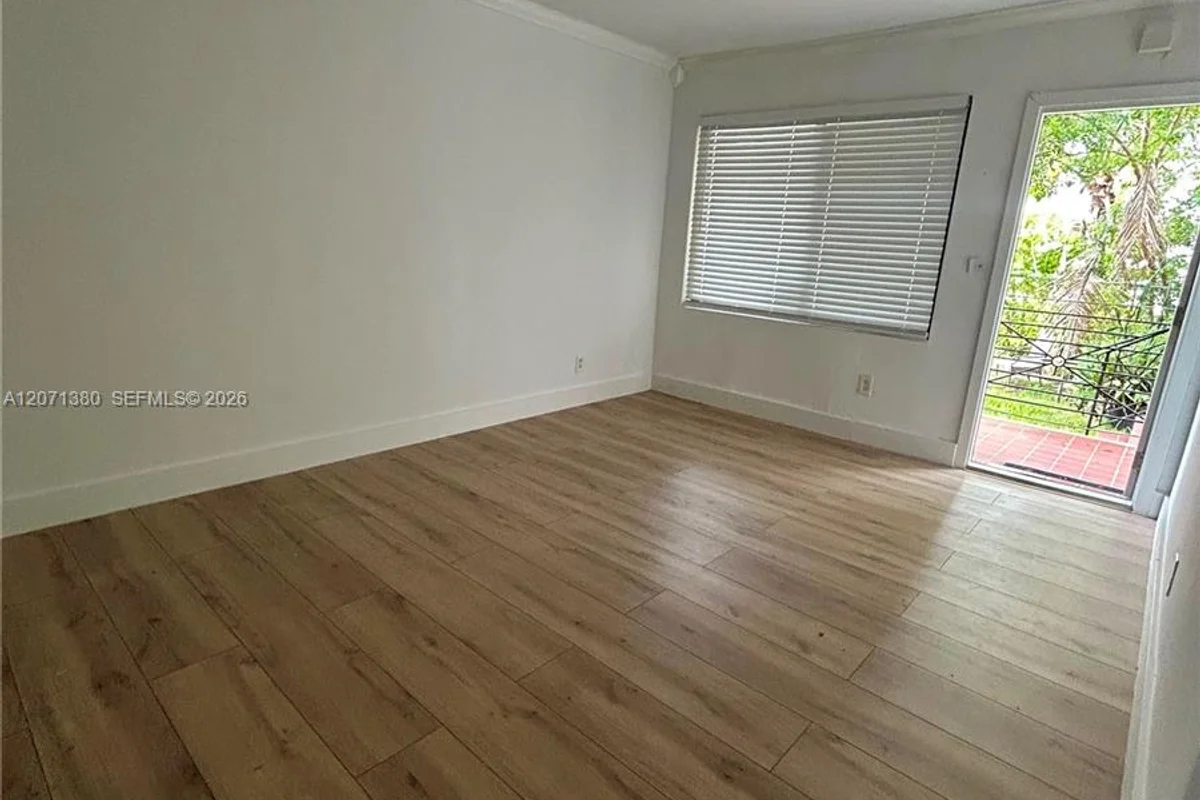 505 NE 82nd St #5, Miami: photo 1 of 6