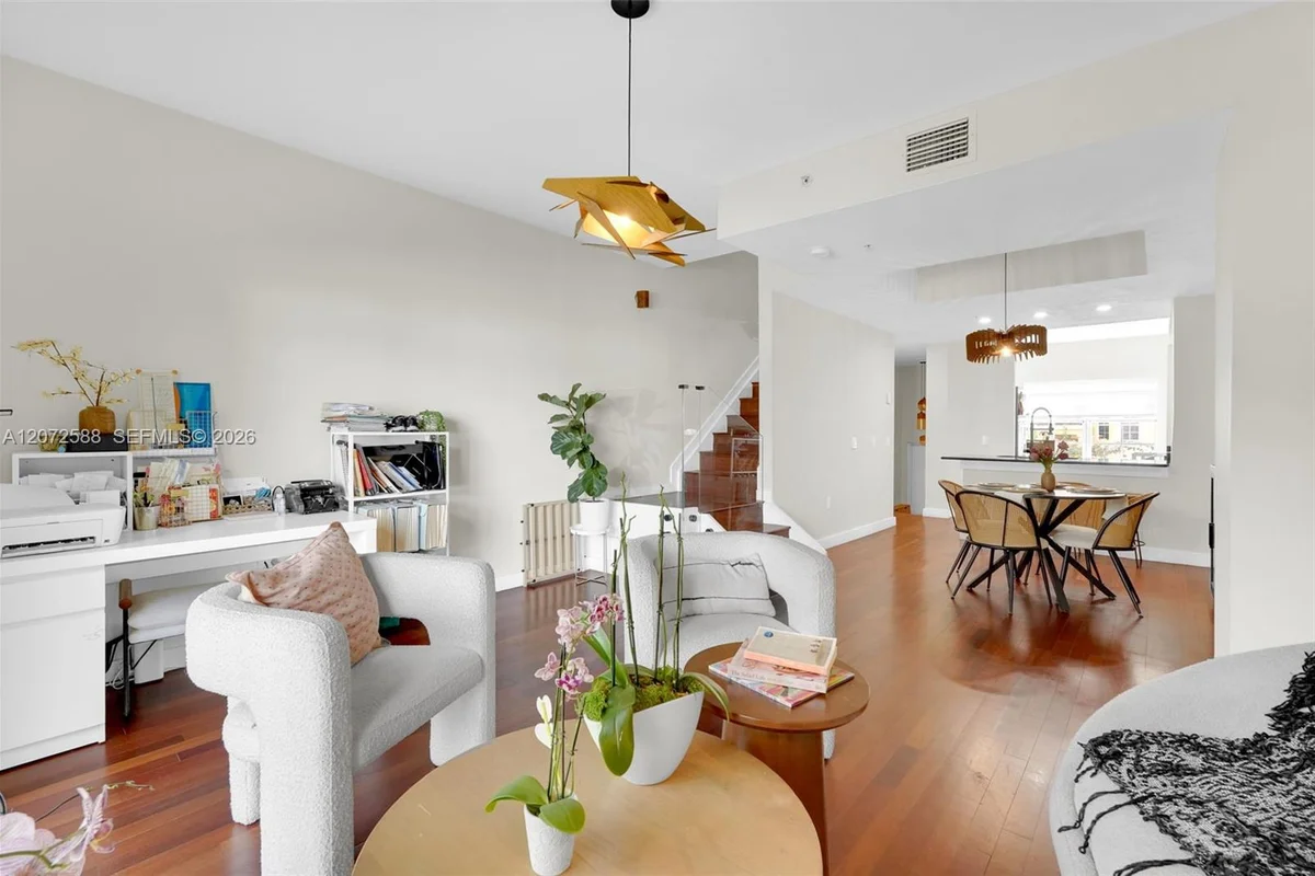 738 NE 90th St #207, Miami: photo 1 of 33