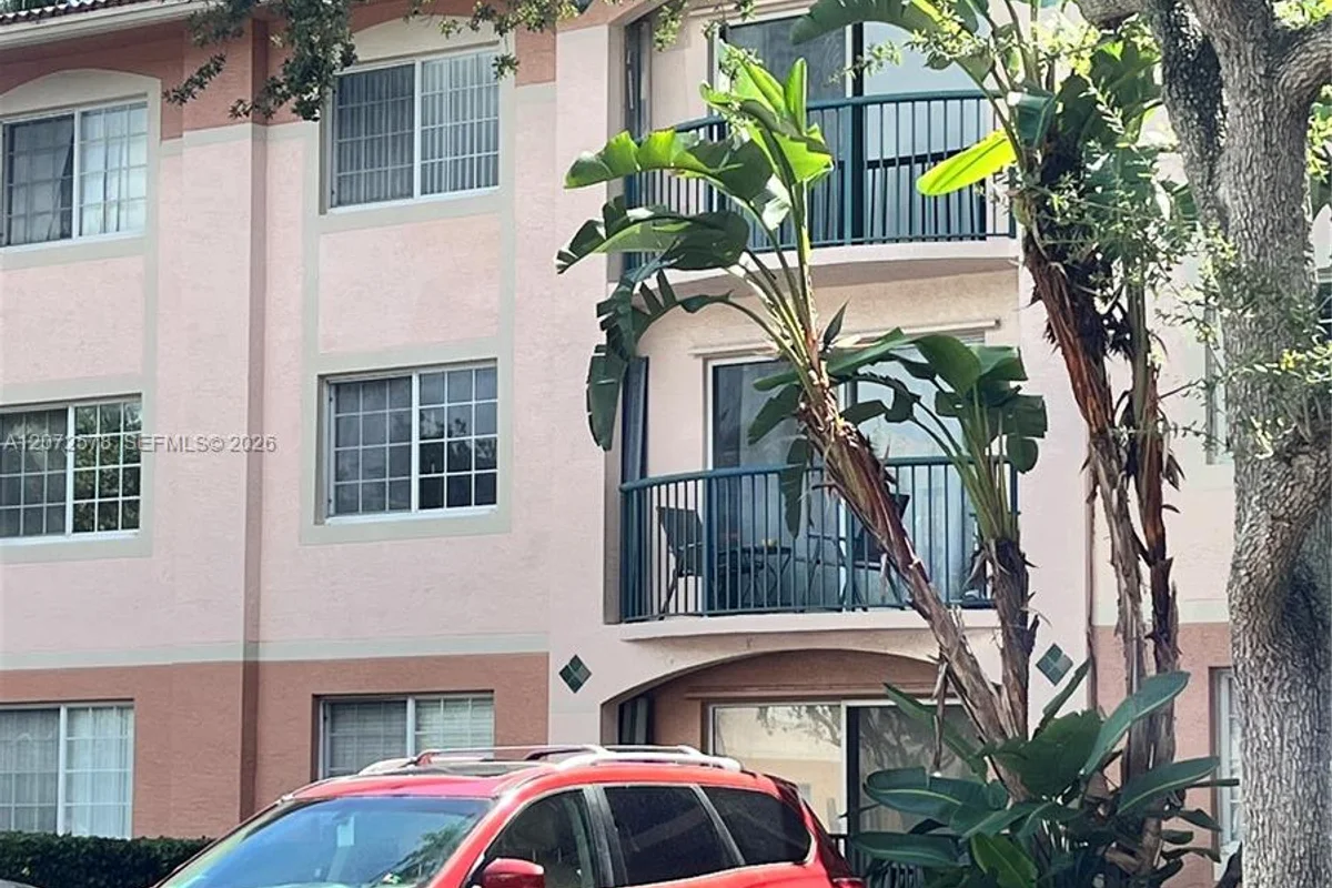 2009 SE 10th Ave #319, Fort Lauderdale: photo 1 of 13