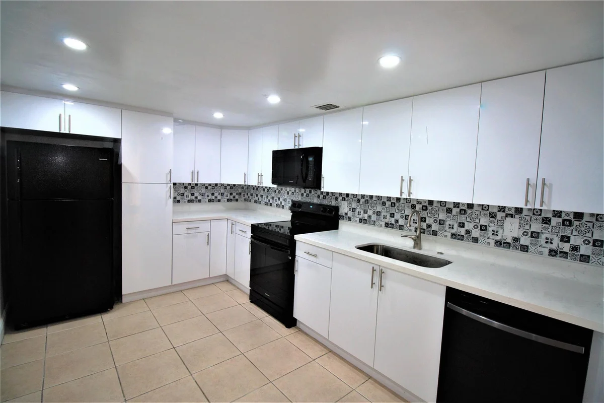 7000 NW 186th St #4-217, Hialeah: photo 1 of 12