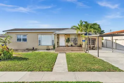 340 W 55th St, Hialeah: photo 1 of 28