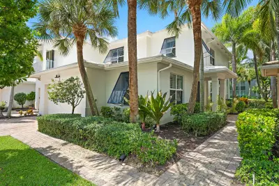 1025 Piccadilly St, Palm Beach Gardens: photo 1 of 31