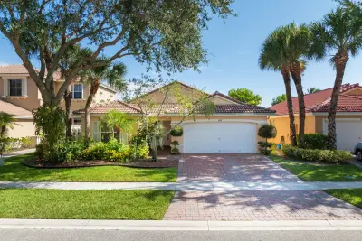 4977 Victoria Cir, West Palm Beach: photo 1 of 48