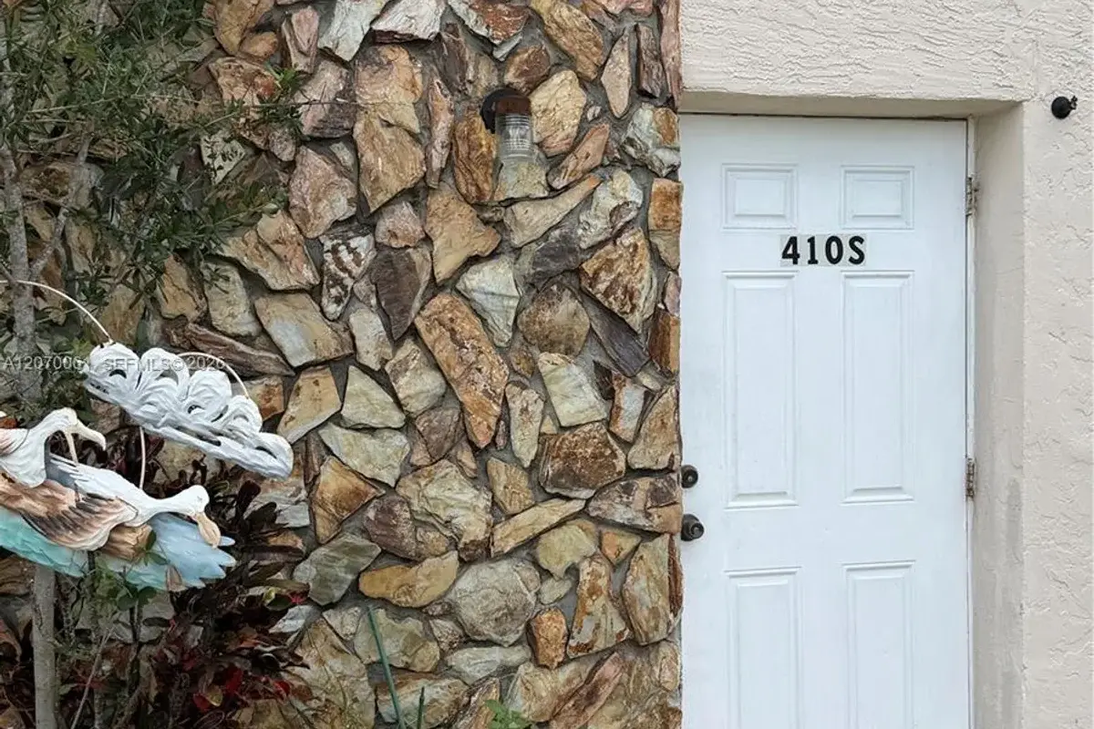 410 N 58th Ave #S, Hollywood: photo 1 of 6