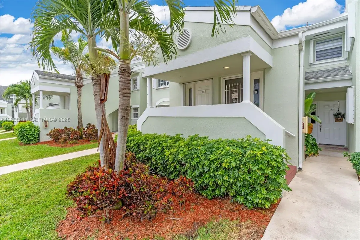 2520 SE 20th Pl #204-B, Homestead: photo 1 of 45