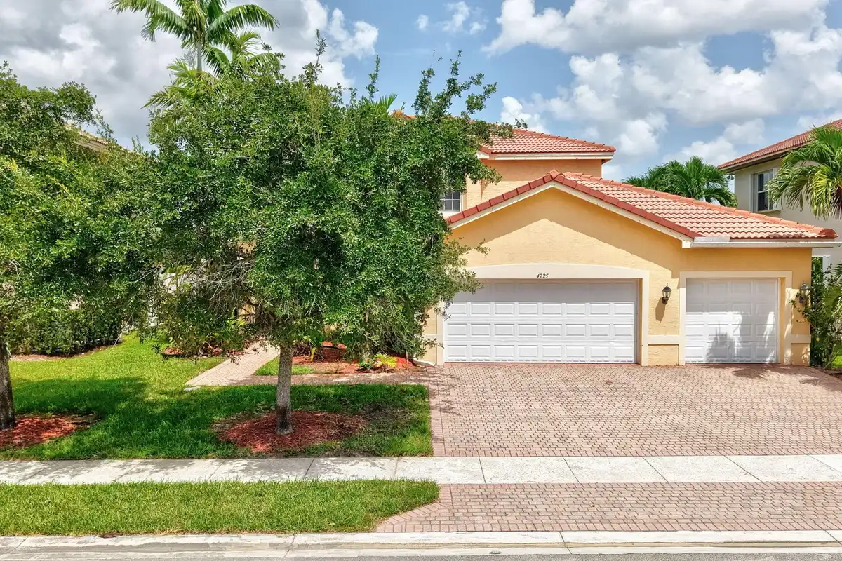 4225 SW 179th Way, Miramar: photo 1 of 47