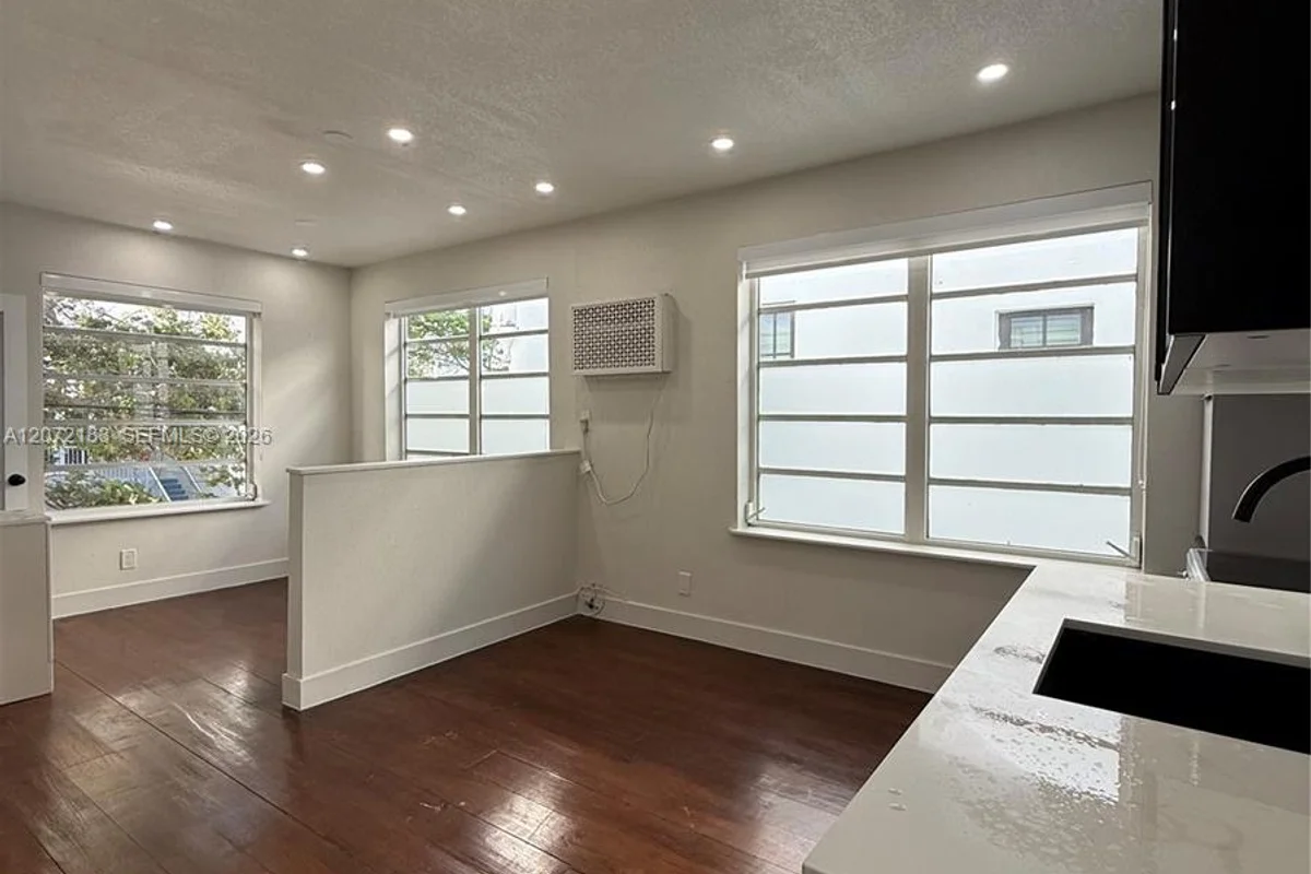 723 2nd St #3, Miami Beach: photo 1 of 7