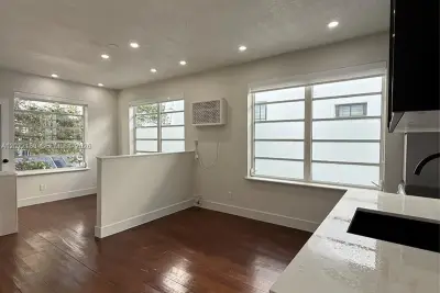 723 2nd St #3, Miami Beach: photo 1 of 7
