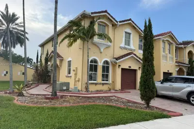 14949 SW 8th Ter, Miami: photo 1 of 31